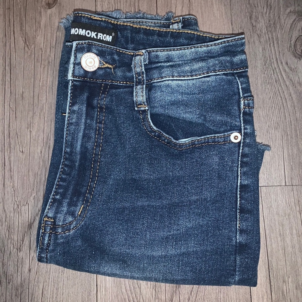 Dark wash high waste rip jeans